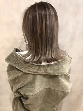 リルア 博多(LIRUA) フォギーベージュのバレイヤージュカラー♪