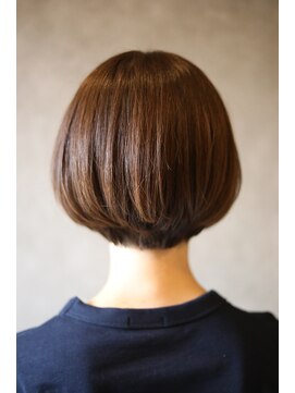 マカ(MAKA) ミニボブベージュカラー