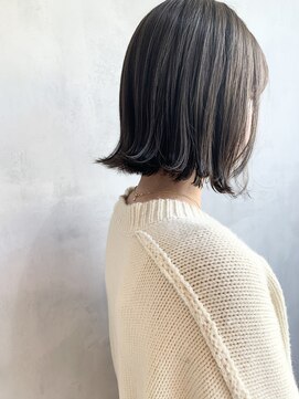 キチ(kichi.) [kichi.] 切りっぱなしボブ×くすみベージュ