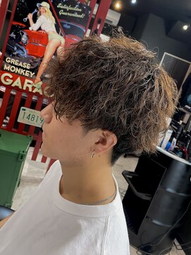 ダズ(Dazz) ツイストパーマツーブロック刈り上げ