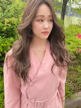 シュクルヘアー(Sucre Hair) 顔周りカット、レイヤーカット、ハイライトカラー