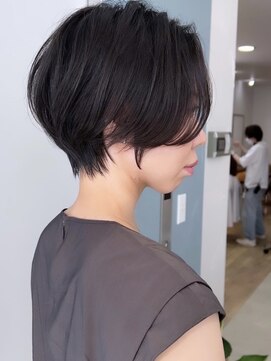 ビュー フクオカ(VIEW FUKUOKA) 美髪にオトナかわいいホワイトグレージュネビージュショートボブ