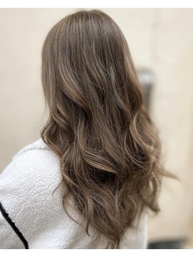 サーティーン(THIRTEEN) 透け感、立体感フワフワロング