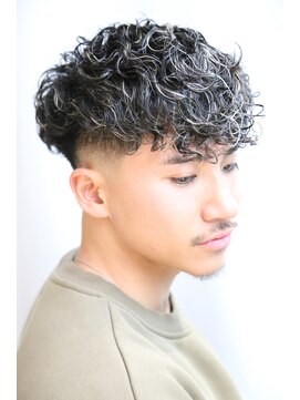 カーウォッシュバーバー(CARWASH BARBER) イメチェンスペインカールパーマアッシュブラックスキンフェード