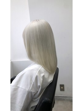 トーキョー オタクヘアー(TOKYO OTAKU HAIR) 憧れるホワイトヘア