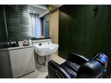 落ち着いた雰囲気で施術を楽しめます。