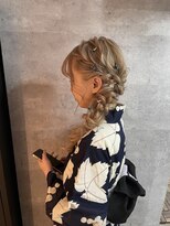 ヘアビューティースタジオ ラルガ(Hair beauty studio Raruga) サイド寄せ編みおろし