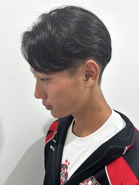 ヒュイル バイ ニアウ(Hwyl by Niau) メンズマッシュパーマニュアンスパーマスパイラルパーマ刈り上げ