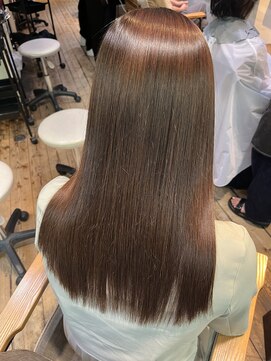 ヨンセンチメートルヒロサカ(4cm HIROSAKA) 髪質改善ストレート