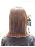 ミディアムヘア/斜めバング/グレージュカラー/シルキーベージュ