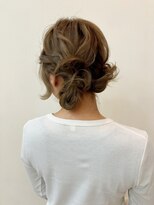 ビューティステージ イオンモール伊丹店(BEAUTY STAGE) アシンメトリーなシニヨンスタイル