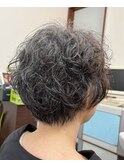 くせ毛ショートカットスタイル