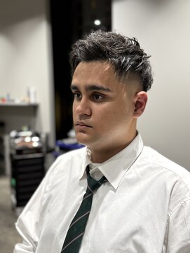 スキンフェード/アップバングショート