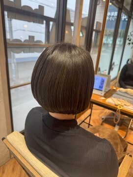 大人上品な王道アッシュ×ショートボブ