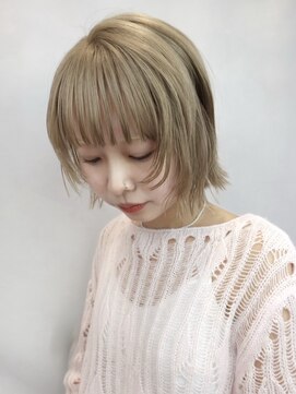 ペールホワイトベージュ