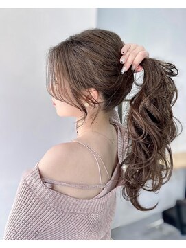 キティー(kiti) 顔まわりカット×くすみベージュ