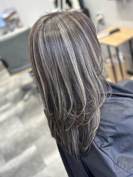 エスト 小倉(est) グレージュハイライト/ブリーチ/ロングレイヤー/髪質改善