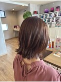 扱いやすい外ハネミディアムヘア