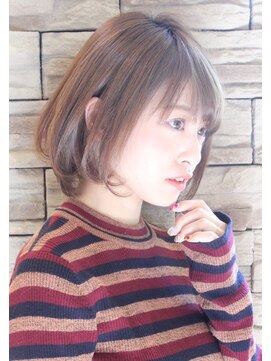レウナ 外苑前(Reuna) 【３０代・４０代・５０代】耳かけ前下がり小顔ショート