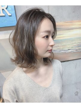 ビーチ(Beach) ゆるふわ外はねミディアムヘア