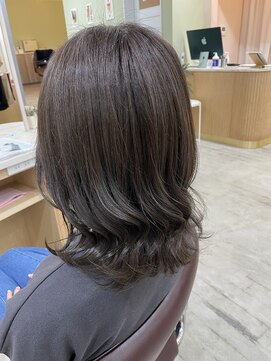 キュオンシア(CUEON. ciea) ミディアム×フォギーグレージュ