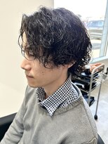 ヒュイル バイ ニアウ(Hwyl by Niau) メンズセンターパート波巻スパイラルパーマニュアンスパーマ眉毛