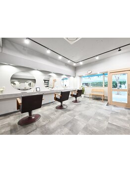 上質なリラックス空間が魅力の”ブルースタイル”。髪も心も癒しながら、美髪を叶えます♪