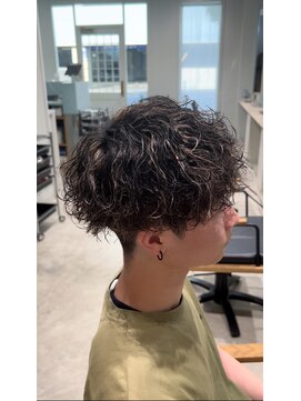 クヴェル(Kvell) 波巻きスパイラルパーマ