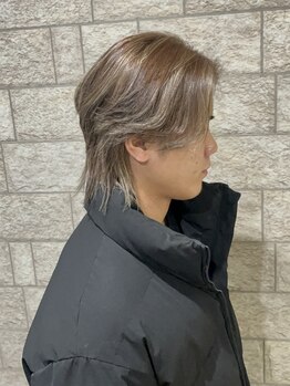 ハイトーンカラーなど個性的なカラーも自由自在！一人ひとりに合わせたスタイルをご提案します。