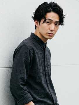 大人男性が好む、自然なメンズパーマスタイル