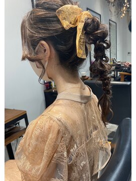 アーバン(URBAN.) 【モテ×ゆるふわポニーテール】KANAKO