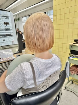 ヒビヲ(HIBIO) 横浜ボブケアブリーチダブルカラータッセルボブ切りっぱなしボブ