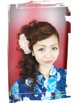 ヘアーデザイン アブー(hair design A BOO) 2016・前髪風編み込みフワフワアップ