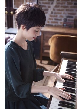 アグ ヘアー レント 巣鴨店(Agu hair rent) 透明感のある外国人風カラーのシルエットショート【Agu rent】