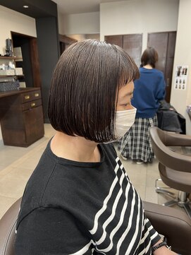 リリ(Liri material care salon by JAPAN) 艶感と纏まりのあるボブデザイン