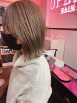 イルウィ(irwi)&nbsp;【ブリーチカラー】王道ベージュカラー　切りっぱなしボブ