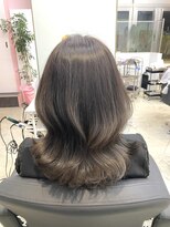 クム(kumu)&nbsp;グレージュカラー