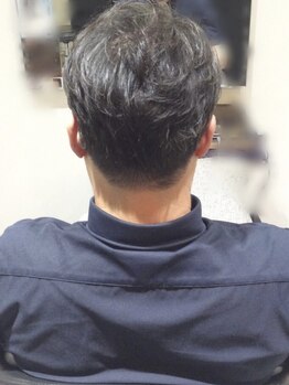 リコカラー(Lico Color)の写真/【メンズの自然な白髪ぼかし】伸びても自然になじむ白髪ぼかしは染めた感がなく、好感度UP♪リタッチもOK！