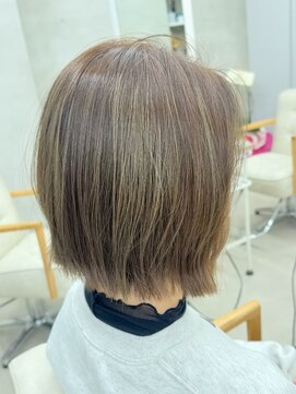 レヴィア(REVIA) レディースボブスタイル切りっぱなし