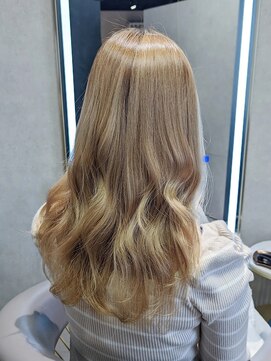 レアナ バイ ニーナ(Leana by NINA) プルエクステでロングヘア