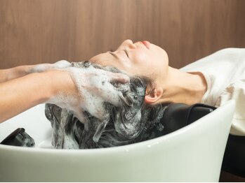 アオイ(Aoi)の写真/頭の筋肉にしっかりアプローチするヘッドスパ。凝りを緩め血行を促進し、さまざまなお悩み改善に◎