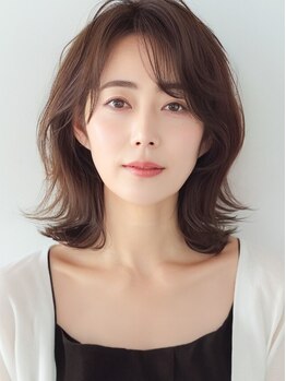 AYANA 刈谷店【アヤナ】の写真/白髪を隠さず活かす“白髪ぼかし”が大好評!白髪染めハイライトで、色の幅を広げたワンランク上の髪色へ。