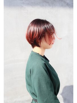 ホワイトルーム(White Room) ショートボブ＋レッドカラー