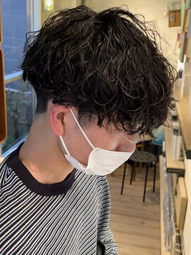 ウェイビーエフティフィフス 横浜西口(WAVEY ft.fifth) 波巻きスパイラルパーマメンズマッシュツーブロックメンズパーマ