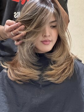 メリー オオサカ(Merly Osaka) 海外風！内巻きレイヤースタイル_blond balayage_