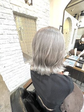 リファイン バイ アフィナー 本厚木店(Refine by Afinar) ホワイトシルバー【本厚木】