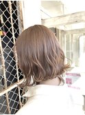 キャラメルベージュ