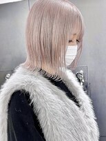 ベモ(NVEMO) ピンクベージュ外ハネボブペールページュホワイトブロンド