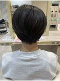 20代大人可愛いセンターパートハンサムショートボブメンズライク