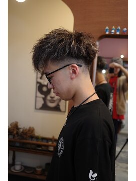 エディ(Edy) スパイキーショート刈り上げスキンフェード外国人風ローライト